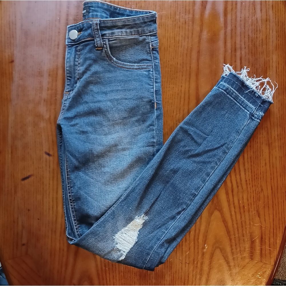NWOT Prosperity- LENA SUPER SKINNY DISTRESSED RELAXED JEANS